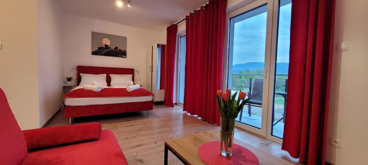 Kolorowe Cieplice - Apartamenty Z Widokiem Na Karkonosze イェレニャ・グーラ エクステリア 写真
