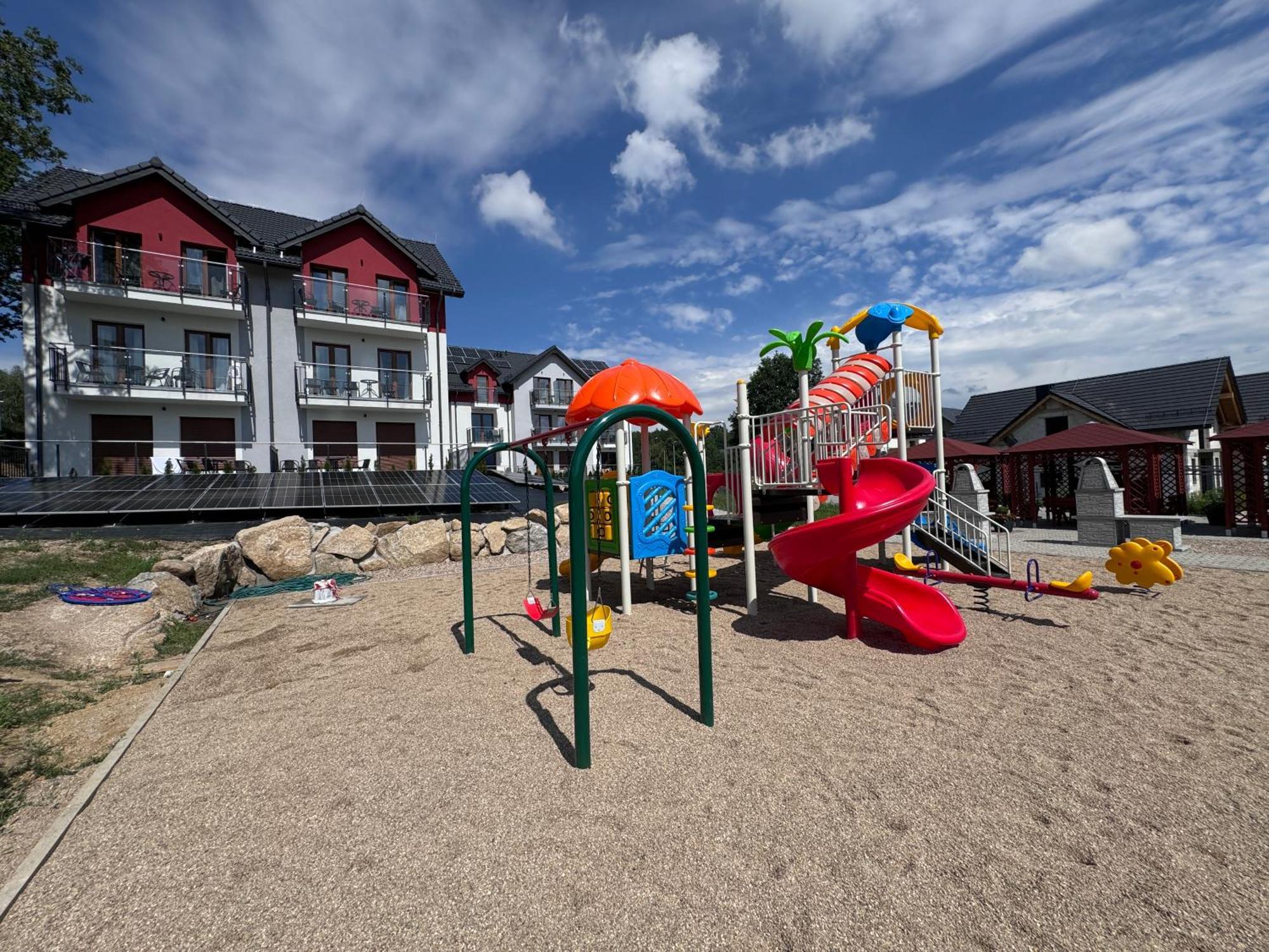 Kolorowe Cieplice - Apartamenty Z Widokiem Na Karkonosze イェレニャ・グーラ エクステリア 写真